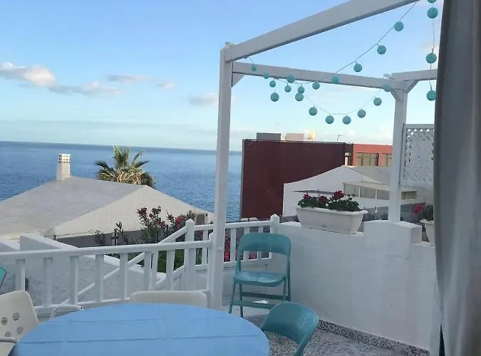 Seaviews And Flowers 아파트 *