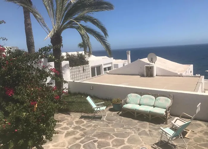 Seaviews And Flowers 아파트 *