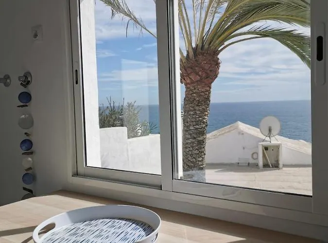 Seaviews And Flowers 아파트